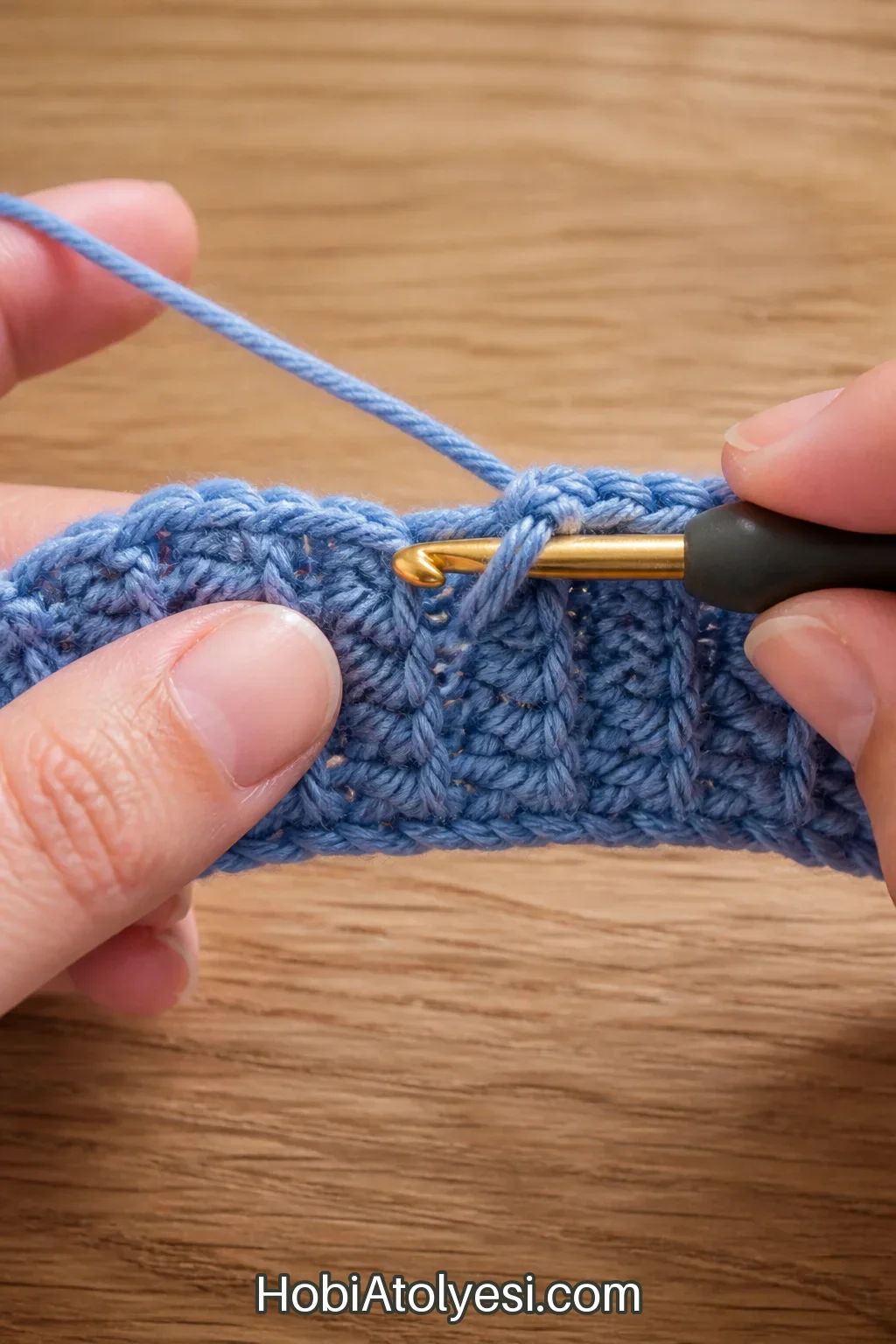 Sıra geçişi: kabartmalı sık iğne (front post single crochet) uygulanması