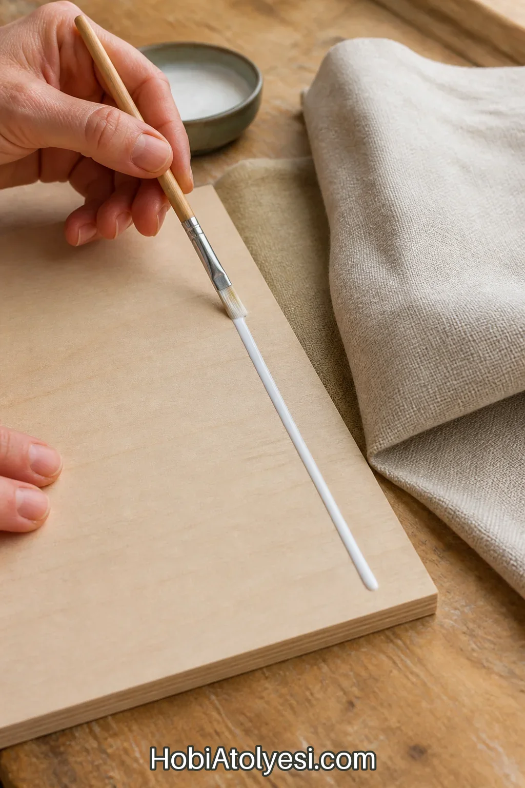 İlk kumaş katmanının yapıştırılması sıcak silikon ve fırça ile