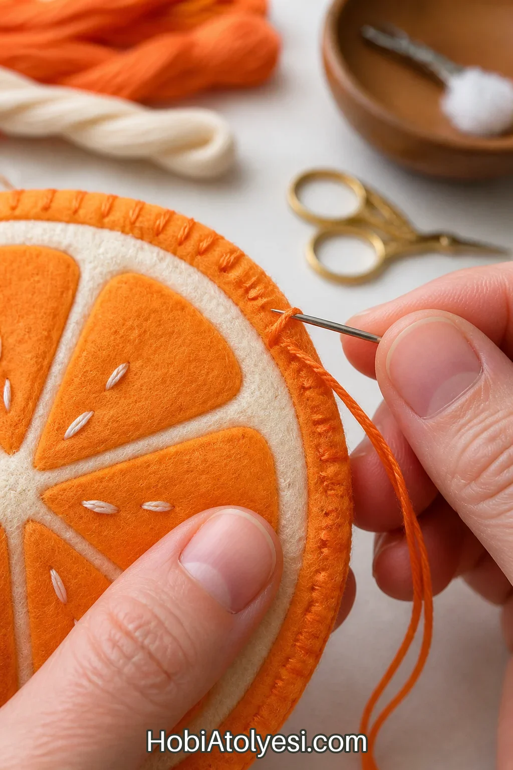 Kenar dikişi (blanket stitch) detayının yakın planı