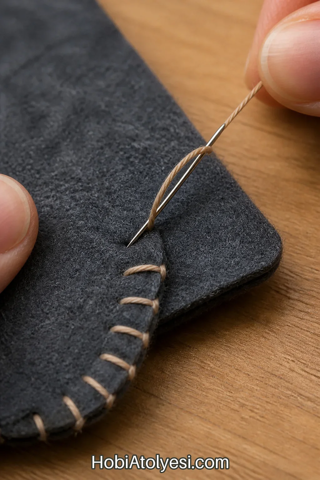 Kenar iğneleme (blanket stitch) yakın planı