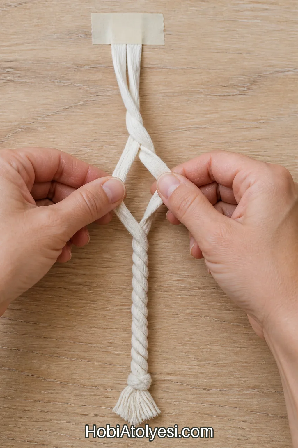 Üçlü örgü bükme (twist) tekniği ile kord oluşturma aşaması